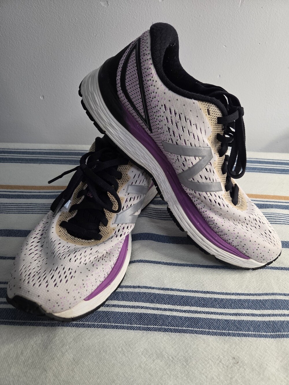New Balance Running Shoes Size 8 Wide